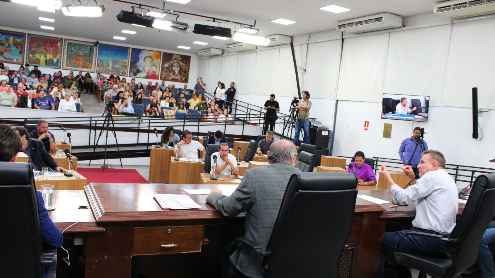 Em meio a críticas, técnicos e secretário defendem obra na Murchid Homsi