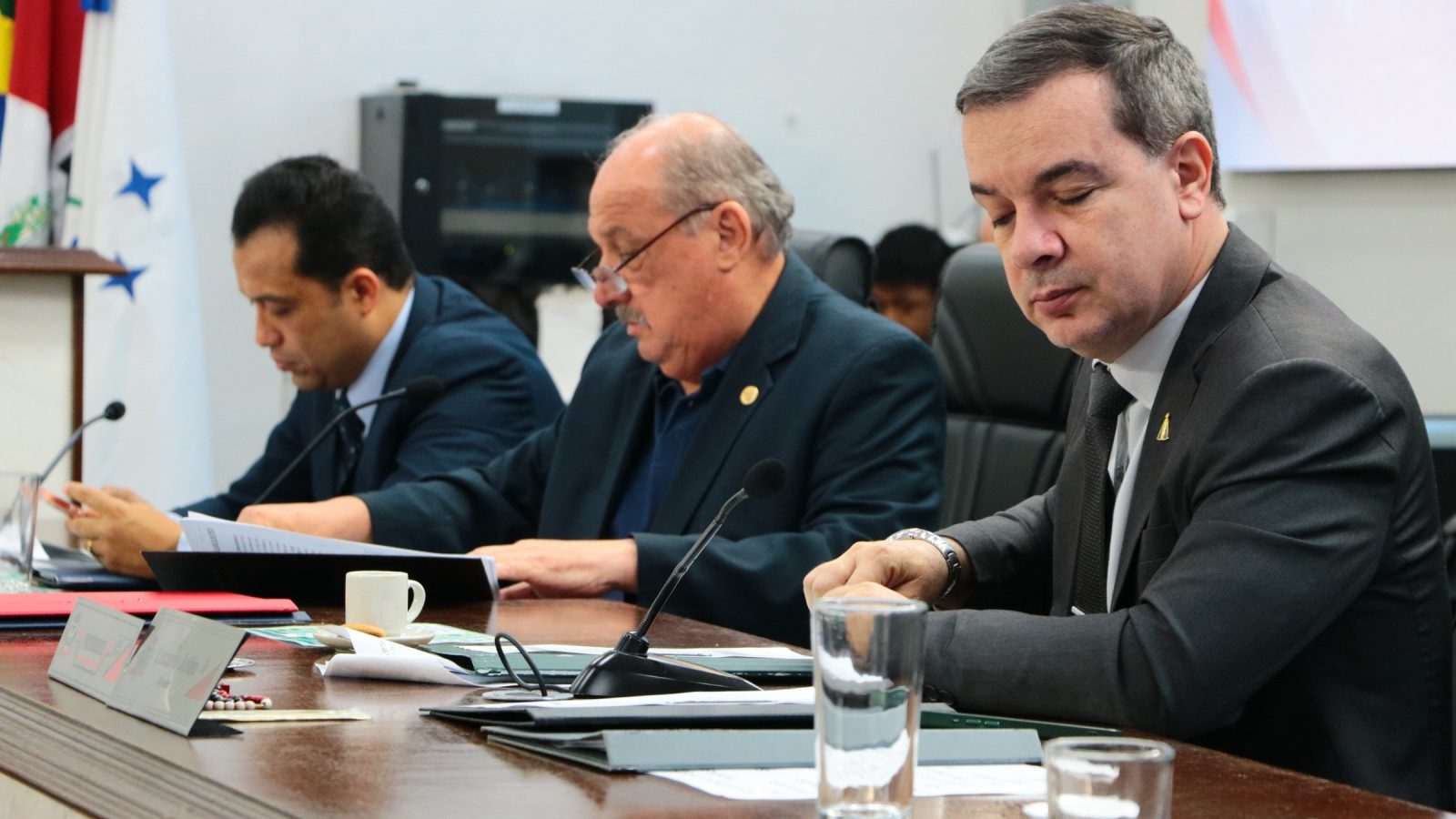 Vereadores aprovam convocação de secretários