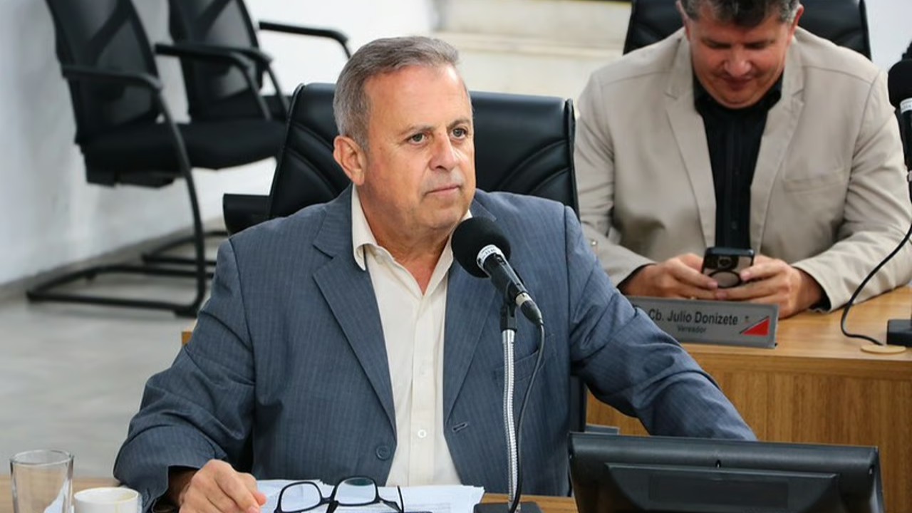Jorge Menezes deixa a Secretaria de Habitação e retorna à Câmara Municipal