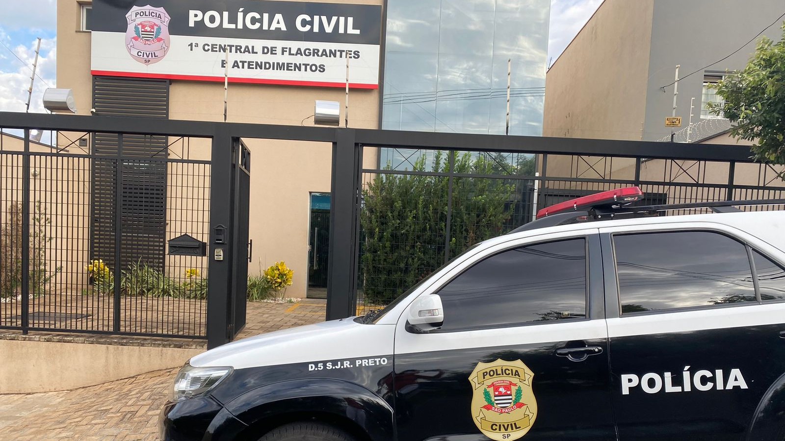 Jovens são presos por tráfico de drogas em Rio Preto