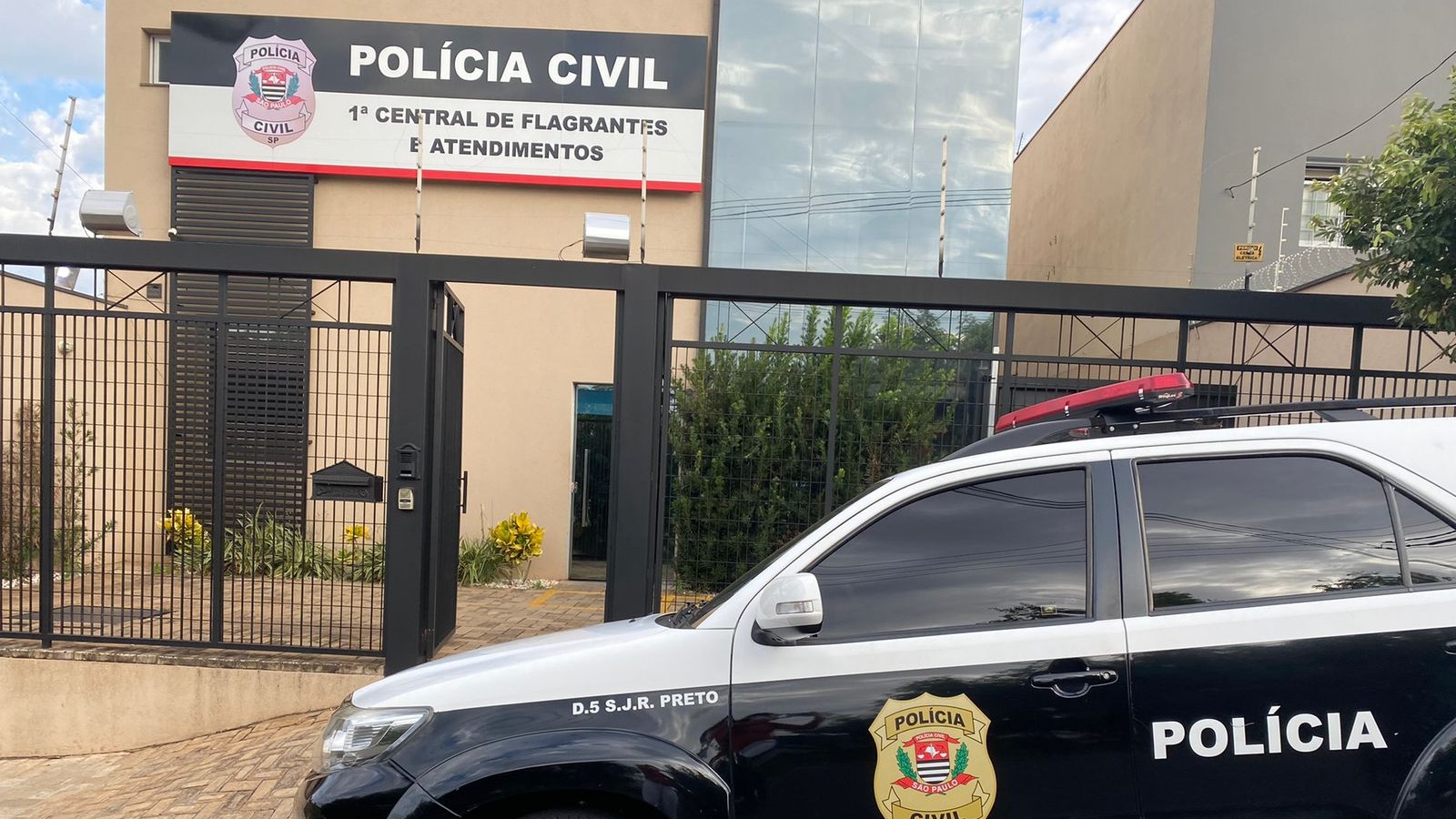 Homem é encontrado morto dentro de casa em Rio Preto