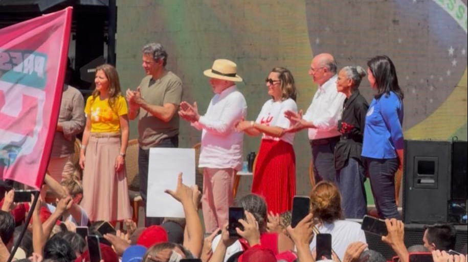 Em Rio Preto, Lula ignora crise no STF e afirma que vai falar sobre Pix com Trump