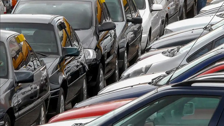 Licenciamento atrasado gera 663 multas em Rio Preto entre janeiro e julho