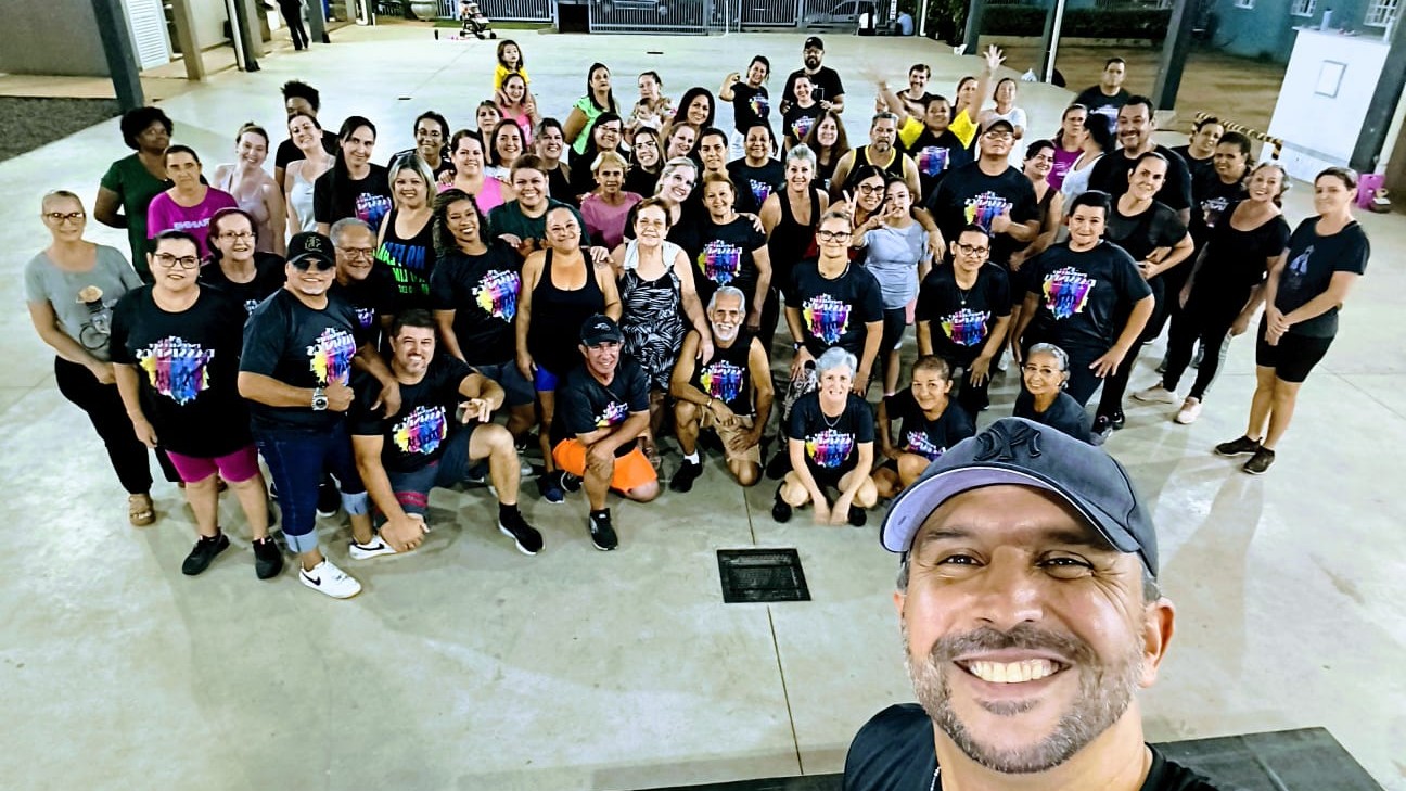 Encontros de passinho flashback reúnem cerca de 250 pessoas em Rio Preto