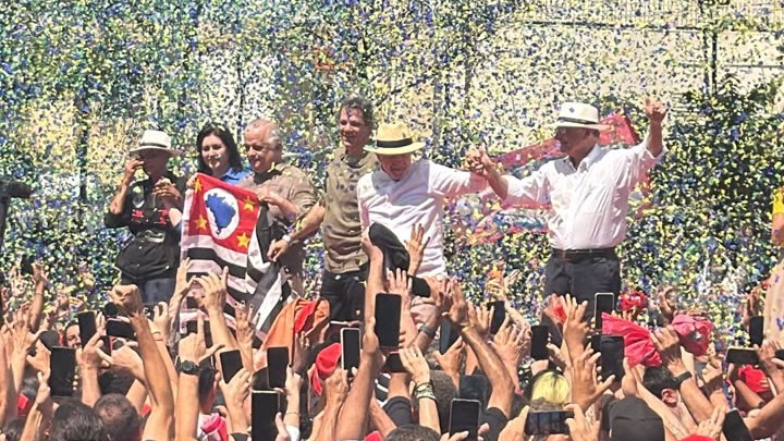 Pela primeira vez como presidente, Lula faz ato no Calçadão de Rio Preto
